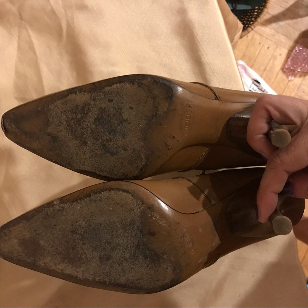 SOLD ON TRADESY!! Vintage Tod’s tan leather boots, size 8.5. - Picture 6 of 7